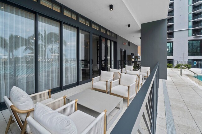 Building Photo - 215 SW 5th Ave