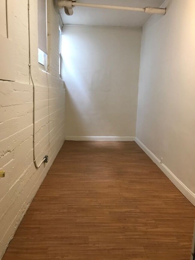 Building Photo - 2bed split unit in Allston is available in 9/1 No broker fee!