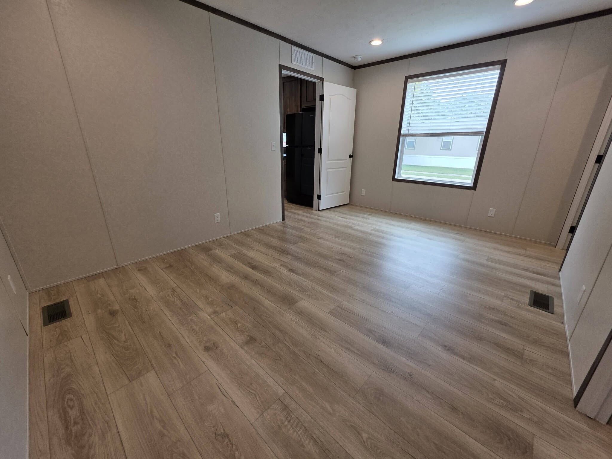 Building Photo - 1300 W Commodore Blvd