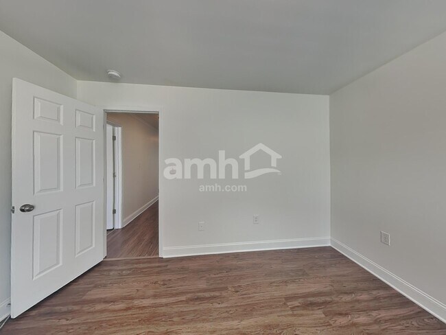 Building Photo - 1005 Theodore Ln