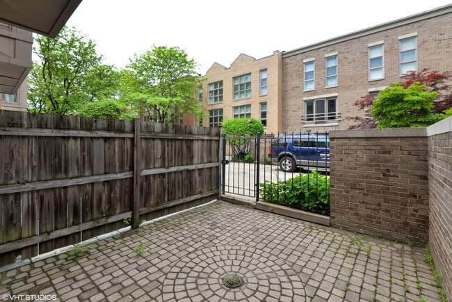 Building Photo - 2375 N Wayne Ave