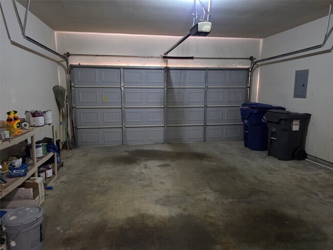 Building Photo - 7002 Plaza Del Sol Dr