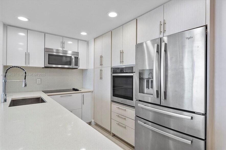 Primary Photo - 1250 S Miami Ave