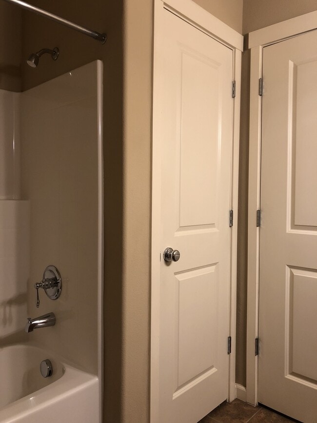 Building Photo - Cute 1BD Single Level Condo in Sherwood!  ...