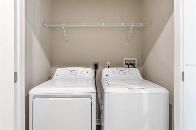 Building Photo - 2115 Sebring Pl