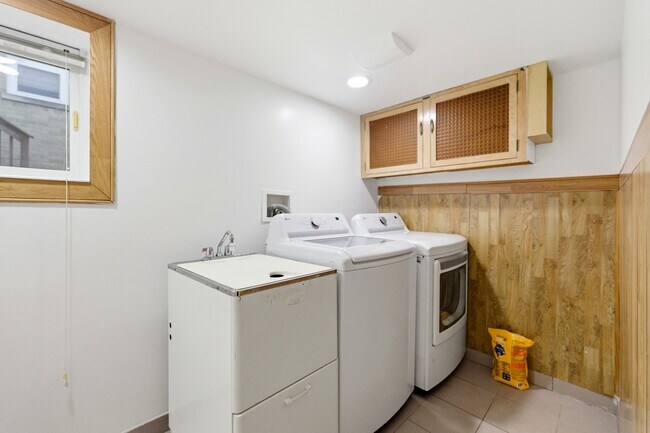 Building Photo - 4656 N Narragansett Ave