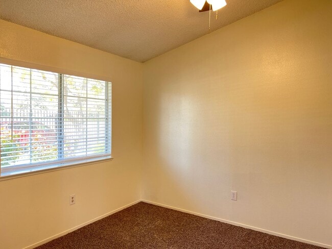 Building Photo - SOUTHWEST BAKERSFIELD **SINGLE STORY**
