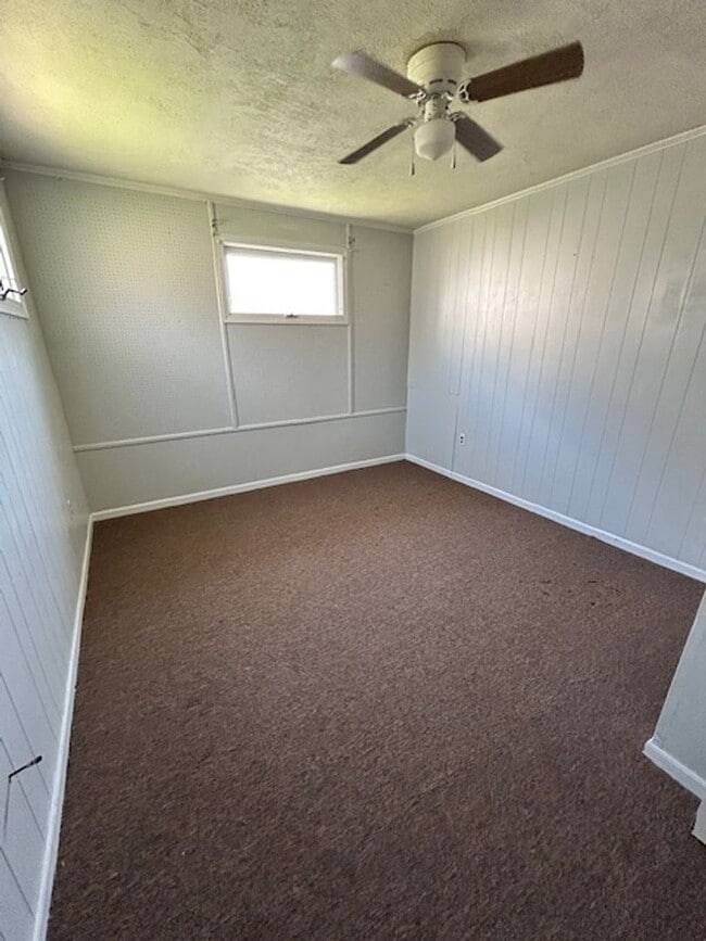 Building Photo - 1410 St James Pl