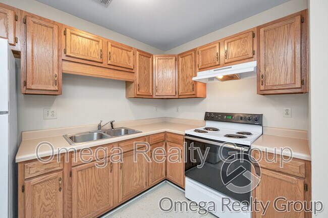 Building Photo - 484 Grey Hill Rd