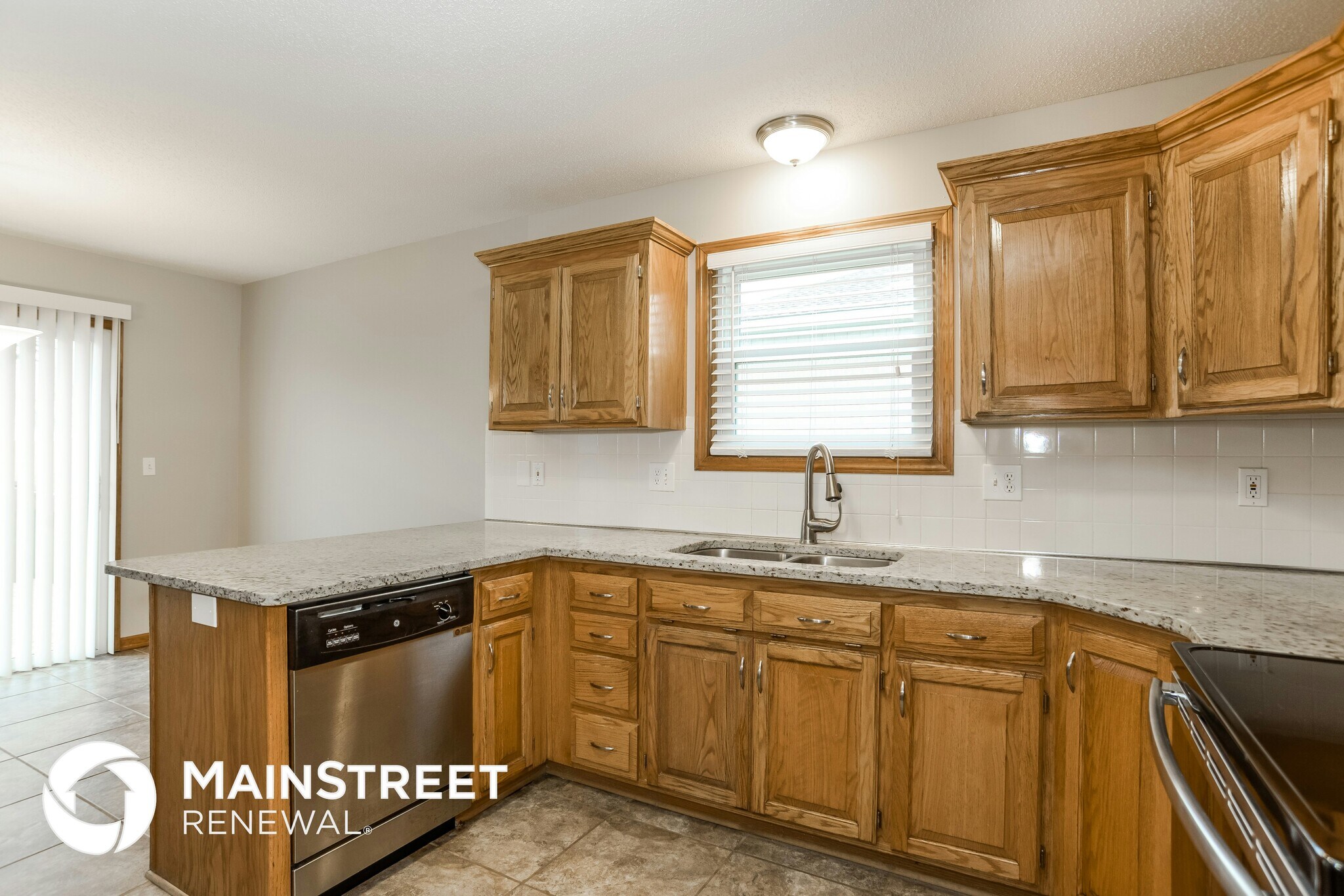 Building Photo - 606 S Sunset Ln
