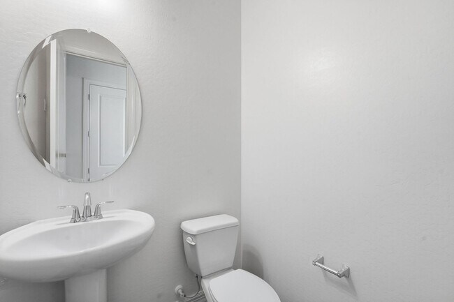 Building Photo - Gated Community Amazing ameneties