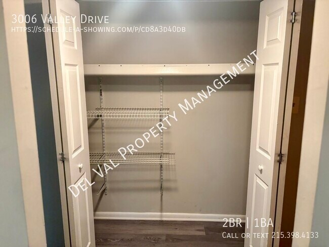 Building Photo - 3006 Valley Dr