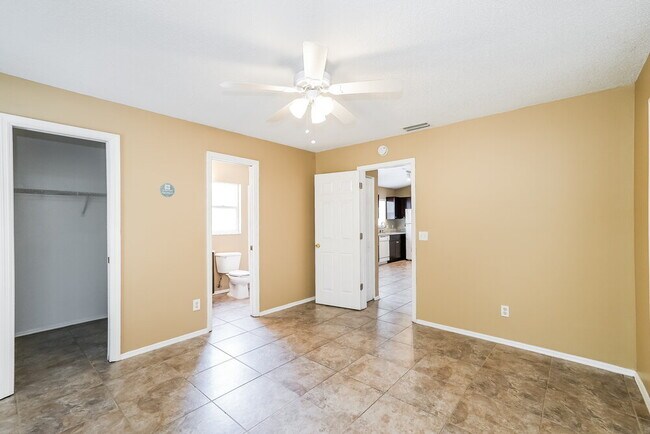 Building Photo - 6311 7th St Ct E