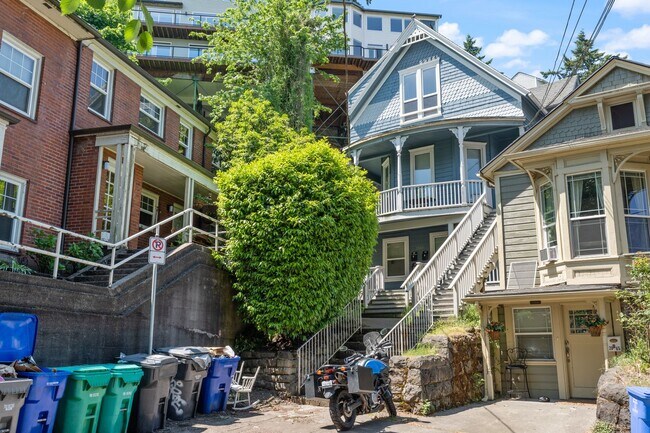 Building Photo - 1 BD available in the serene SW Hills