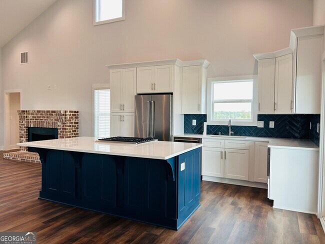 Building Photo - 425 Smokey Rd