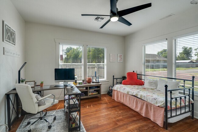 Building Photo - 1113 Taylor St