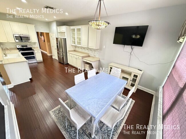 Building Photo - 1565 The Oaks Blvd