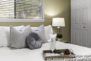 Building Photo - 112 Suncliff Dr