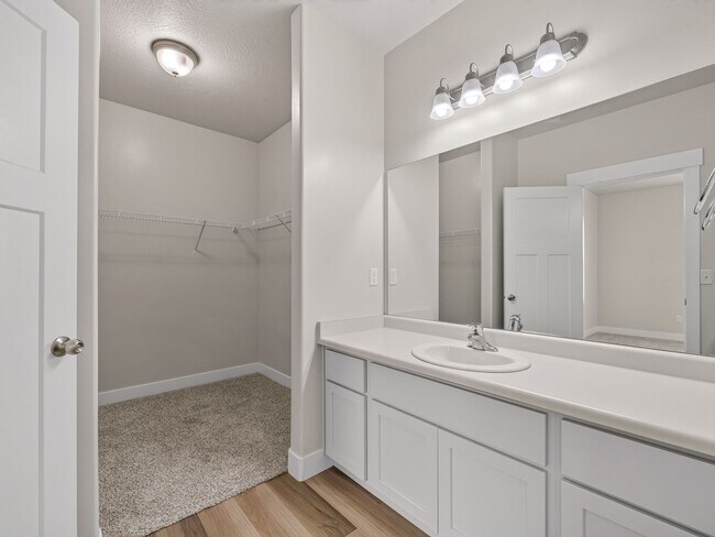 Building Photo - Spacious 3 Bed, 2 Bath Condo in The Exchange – Lehi, UT