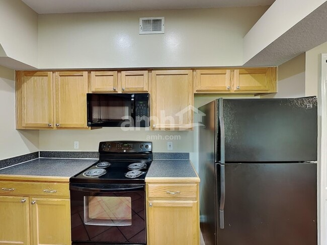 Building Photo - 633 Prince Ln