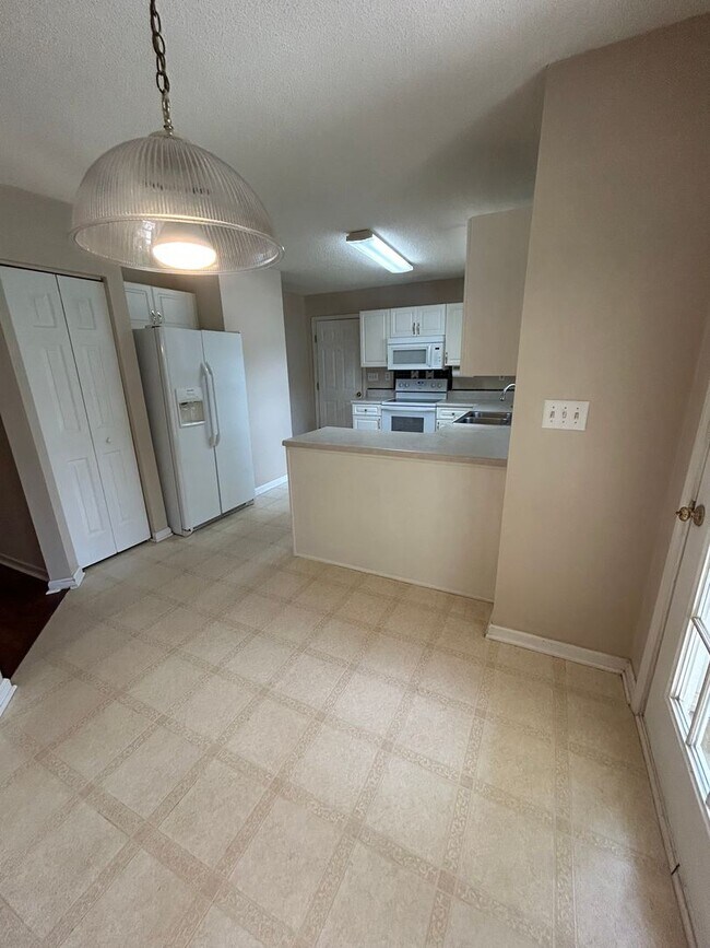 Building Photo - Simpsonville, SC 3BD/2.5BA Plus Bonus, 170...
