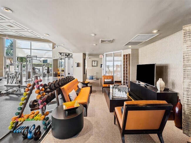 Building Photo - 3101 S Ocean Dr