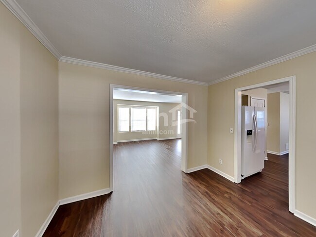 Building Photo - 900 Suntree Dr