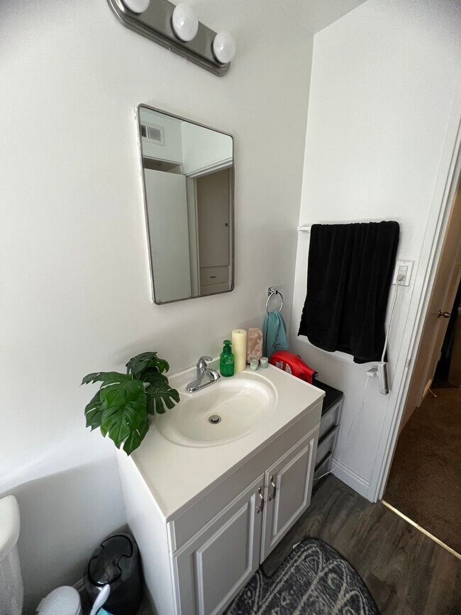 Building Photo - 1 bed/1 bath South of BYU Campus