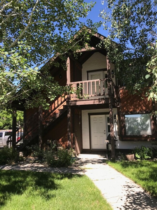 Building Photo - Charming 2-Bedroom Condo Near MSU – Pet Friendly- NEW LOW PRICE