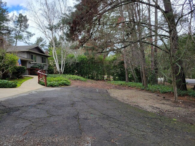 Building Photo - COMING SOON! Charming 4 Bed 3 Bath Home in...