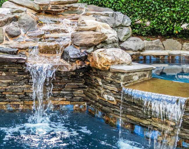 Building Photo - 3115 High Ridge Rd