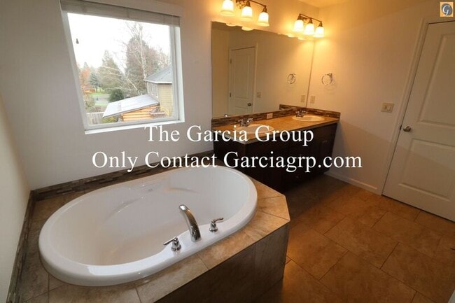 Building Photo - 1129 Lilac St