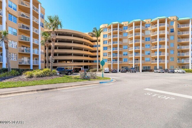 Building Photo - 4650 Links Village Dr