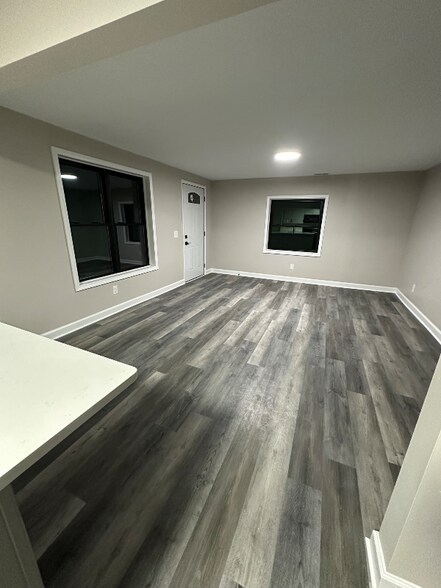 Building Photo - 41000 Harris Rd