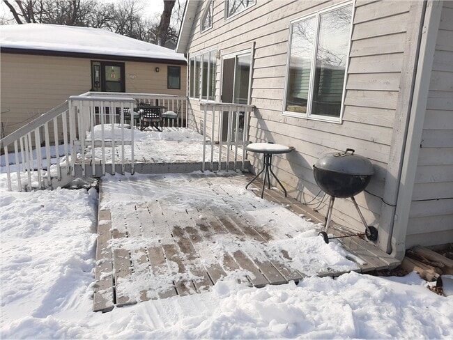 Building Photo - 4301 Quaker Trail NE