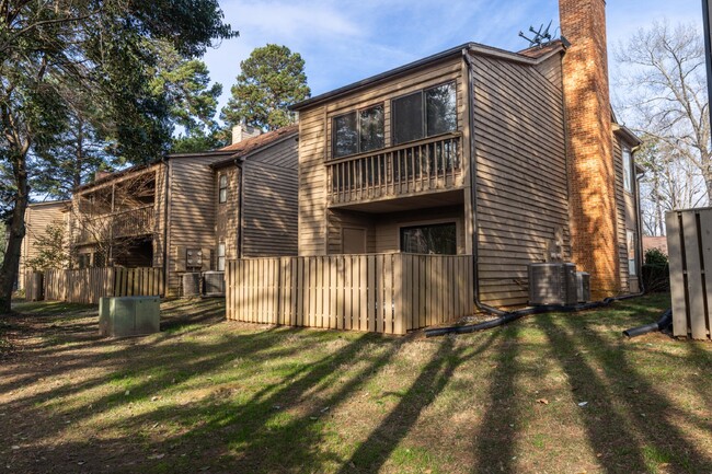 Building Photo - Fully Renovated 2-Bed Condo in Lake Wylie ...