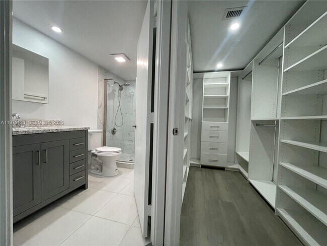 Building Photo - 8290 Lake Dr