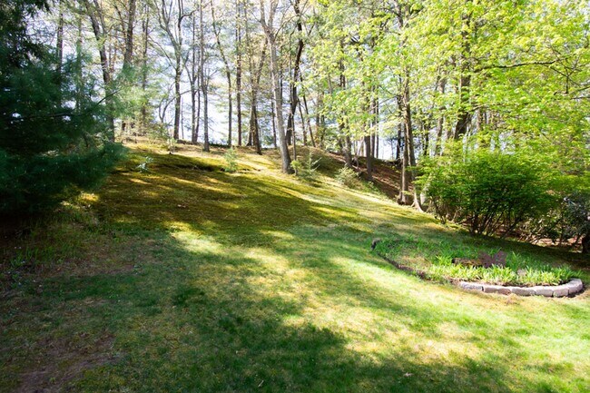 Building Photo - Beautiful 3 Bed, 2.5 Bath Single Family Colonial for Rent in Manchester!