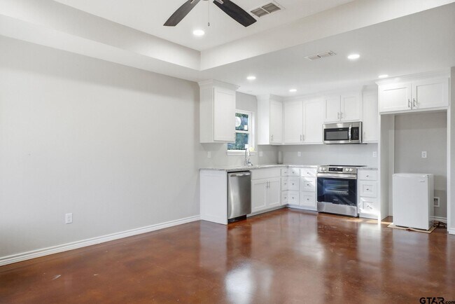 Building Photo - 336 Timberline Dr