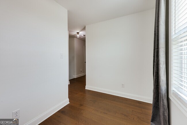 Building Photo - 499 Little Oak St