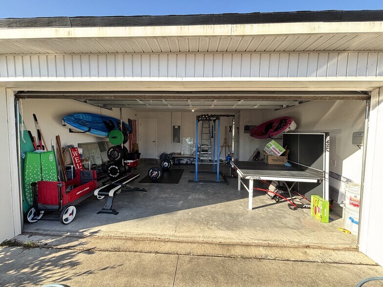 Building Photo - 9835 Olivia St