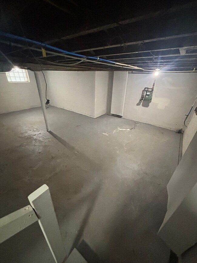 Building Photo - 4bd Single Section 8/Cash Pay