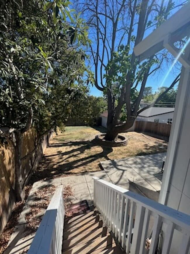 Building Photo - Darling Old Roseville Home - Dog Friendly!