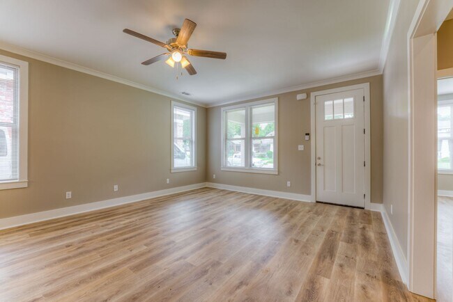 Building Photo - Newer construction home within walking dis...