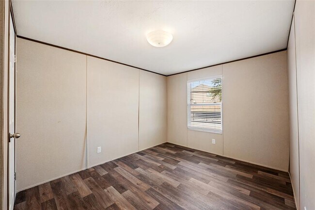 Building Photo - 624 S Old Stagecoach Rd