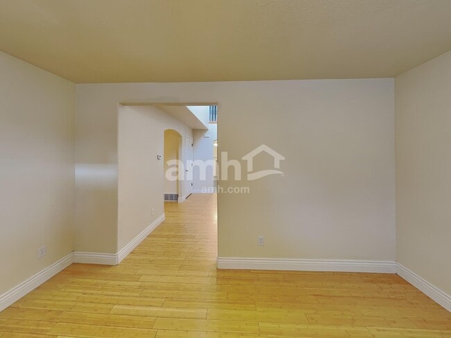 Building Photo - 10766 N Cypress