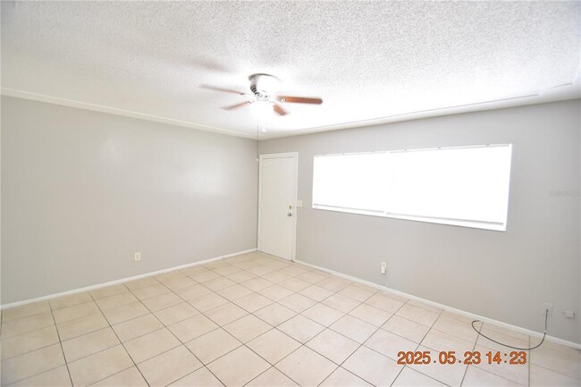 Building Photo - 4432 Tarpon Dr
