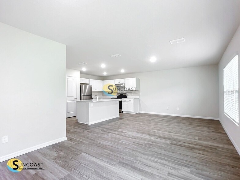 Building Photo - 19 Wood Amber Ln