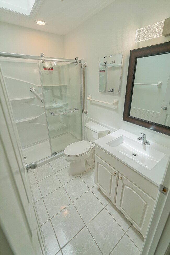 Building Photo - 251 S Villas Ct
