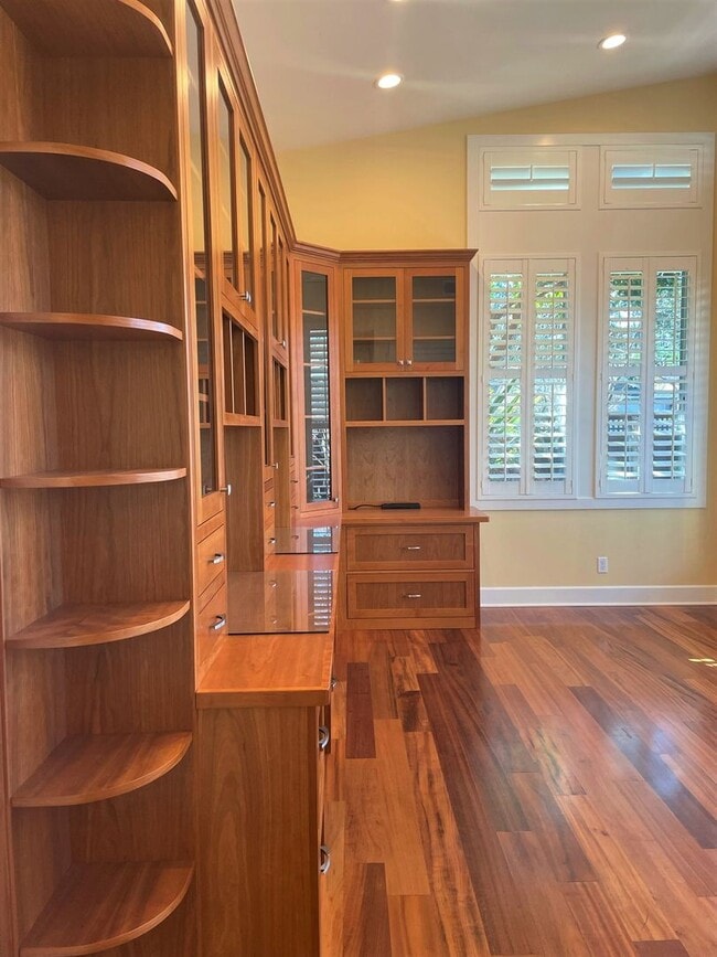 Building Photo - Serene, Executive 5 Bedroom 3 Bath Home with Private Front yard and Backyard - Palo Alto